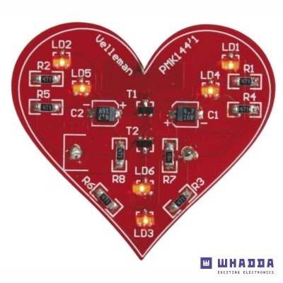 Placa de circuito impresso em forma de coração com LEDs e componentes eletrónicos