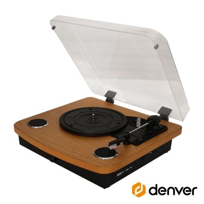 Gira-discos de madeira clara com tampa transparente aberta e detalhes pretos.