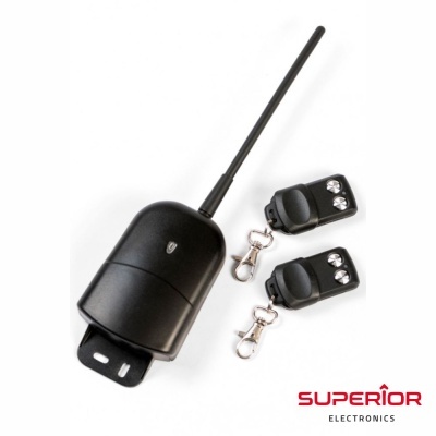 Conjunto de controlo remoto preto com duas unidades de comando da marca SUPERIOR Electronics
