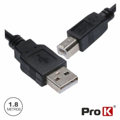 Cabo USB preto com conectores tipo A e B com indicação de 1,8 metros e logo Pro K