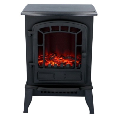 Lareira elétrica preta com brasas simuladas e porta de vidro com grelha