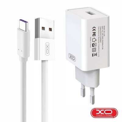 Carregador USB branco XO com cabo USB Tipo C e ficha de duas pontas