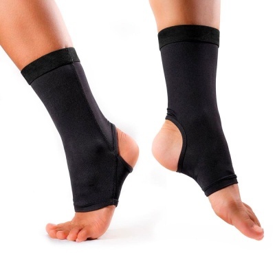 Meias pretas elásticas com calcanhar aberto