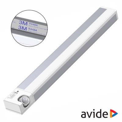 Lâmpada LED retangular branca com interruptor e faixa cinza, com texto 3M 9448A