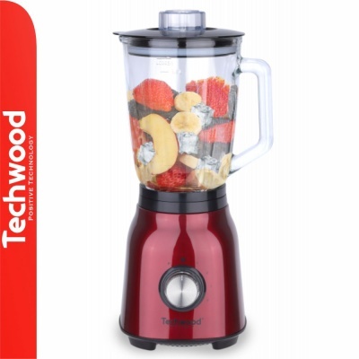 Liquidificador Techwood vermelho com jarra transparente cheio de frutas