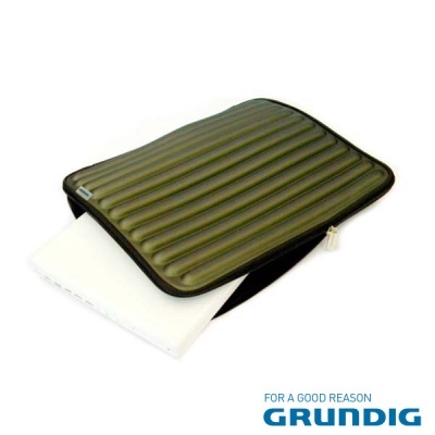 Capa almofadada verde para portátil com zíper branco e logótipo Grundig