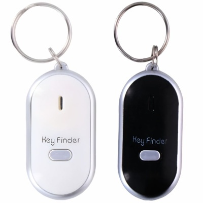 Dois localizadores de chaves Key Finder, um branco e um preto, com botão cinzento e aro metálico.