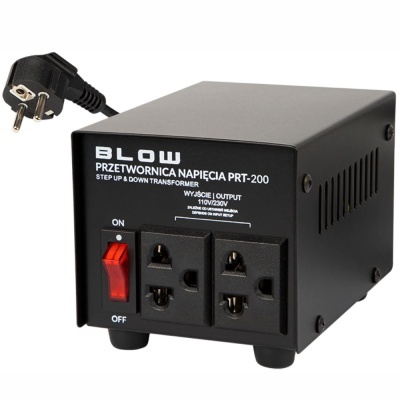 Transformador de tensão preto com tomadas universais e interruptor vermelho