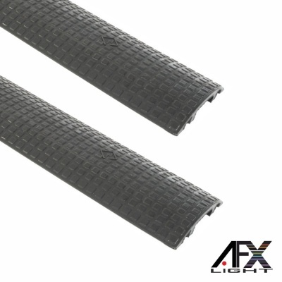 Dois protetores de borracha quadriculada pretos com recortes em fundo branco e logótipo AFX LIGHT.