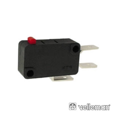 Interruptor microswitch preto com botão vermelho e três terminais metálicos.
