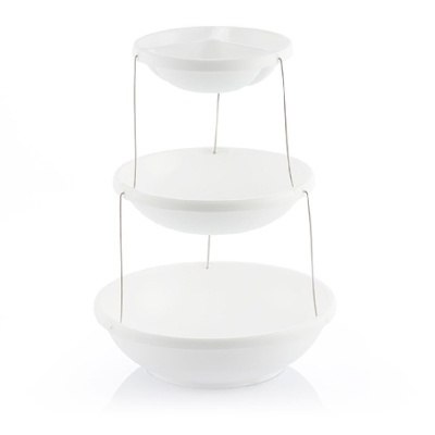 Fruteira branca de três andares em fundo branco