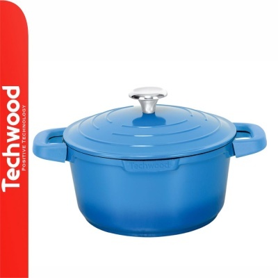 Caçarola redonda azul Techwood com tampa e pega metálica, em fundo branco com barra vermelha