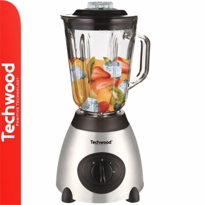 Liquidificador Techwood com jarra de vidro cheia de frutas e gelo