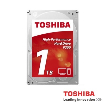 Disco rígido interno Toshiba P300 1 TB com etiqueta vermelha e branca em fundo branco