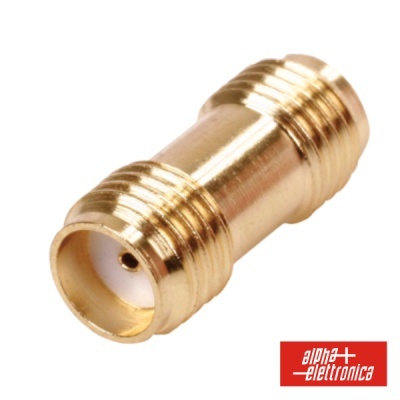 Adaptador coaxial metálico dourado com roscas em ambas as extremidades