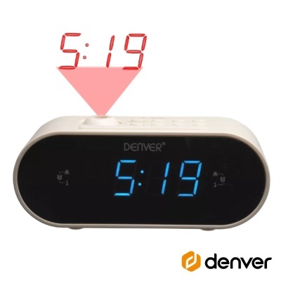 Relógio despertador digital branco e preto com hora projetada a vermelho