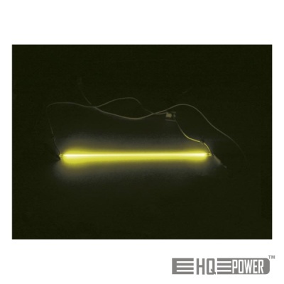 Tubo de luz LED amarelo ligado com fios e logo HQ POWER num fundo escuro