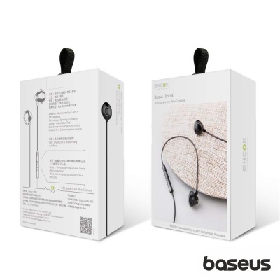 Embalagem branca com fones de ouvido pretos Baseus e instruções técnicas.