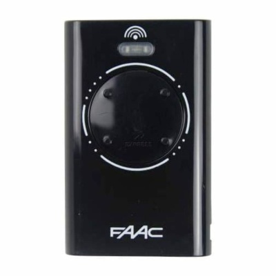 Comando remoto preto FAAC com botão circular e símbolo de sinal sem fio