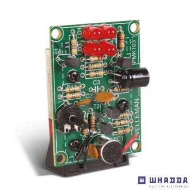 Placa eletrónica verde com componentes e LEDs vermelhos