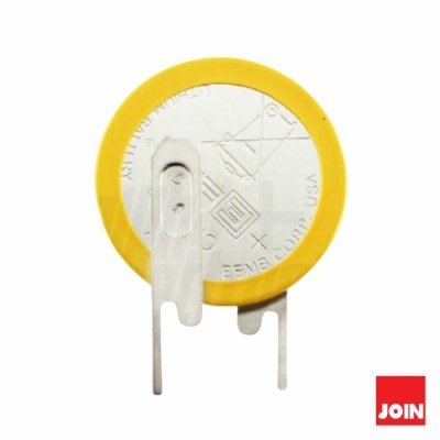 Bateria pequena redonda com revestimento amarelo e terminal metálico branco