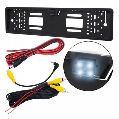 Suporte de matrícula preto com câmera e cabos para instalação automóvel