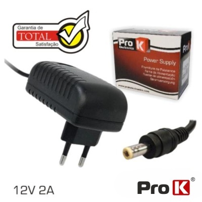 Adaptador de corrente preto ProK 12V 2A com embalagem e selo de garantia