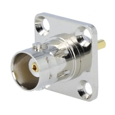 Conector coaxial metálico cilíndrico com flange quadrada prateada e pino dourado
