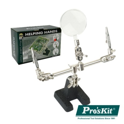 Suporte Pro'sKit Helping Hands com lupa e pinças, caixa verde ao lado