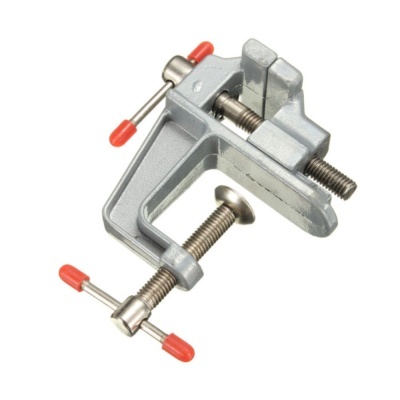 Morsa de bancada metálica cinzenta com parafuso de aperto e manípulos vermelhos