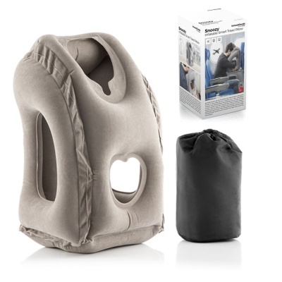 Travesseiro de viagem inflável cinzento com bolsa negra e embalagem branca