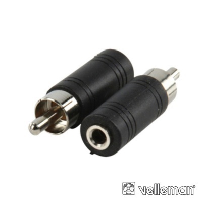 Adaptadores de áudio RCA para jack preto e metálico sobre fundo branco
