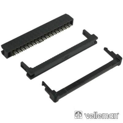 Três conectores eletrónicos pretos com pinos metálicos e peças de encaixe sobre fundo branco