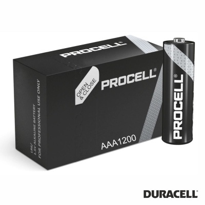Embalagem preta de pilhas AAA PROCELL da Duracell com uma pilha AAA preta ao lado