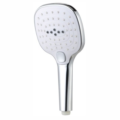 Chuveiro de mão branco e cromado com múltiplos jatos