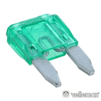 Fusível automóvel verde com corpo plástico translúcido e lâminas metálicas