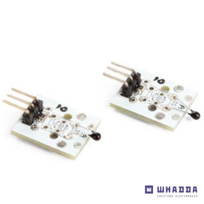 Dois sensores eletrónicos pequenos com pinos dourados e detalhes impressos em preto sobre fundo branco