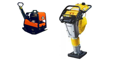 Dois compactadores de solo, um laranja e preto e outro amarelo e cinzento