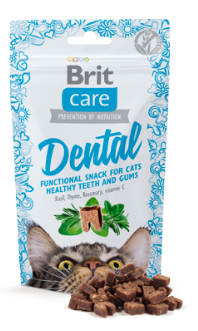 Pacote de snacks para gatos Brit Care Dental com ervas e um gato cinza