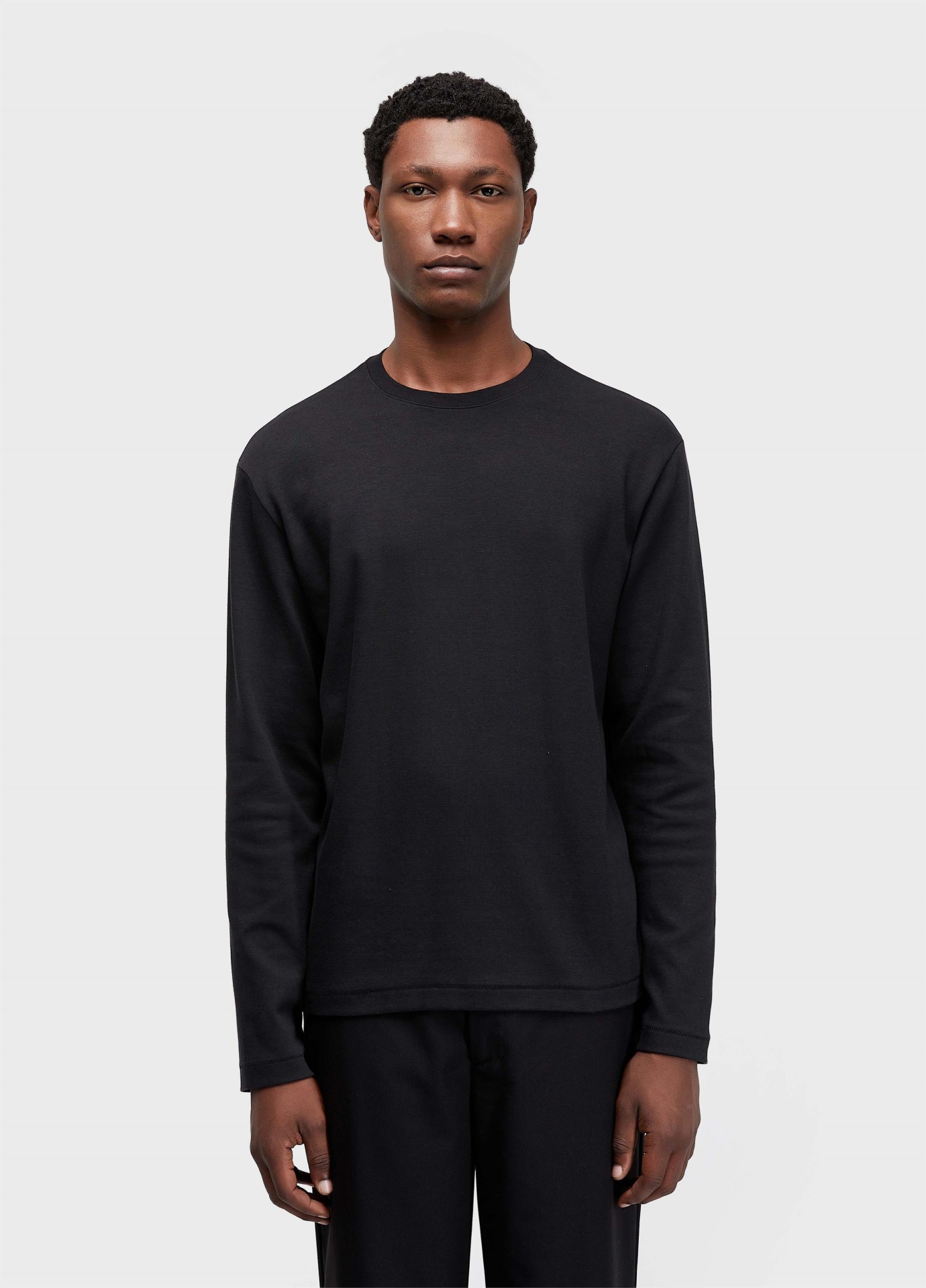 T-shirt Supersoft Comfort long Osklen Camiseta preta de manga comprida com gola redonda em tecido liso