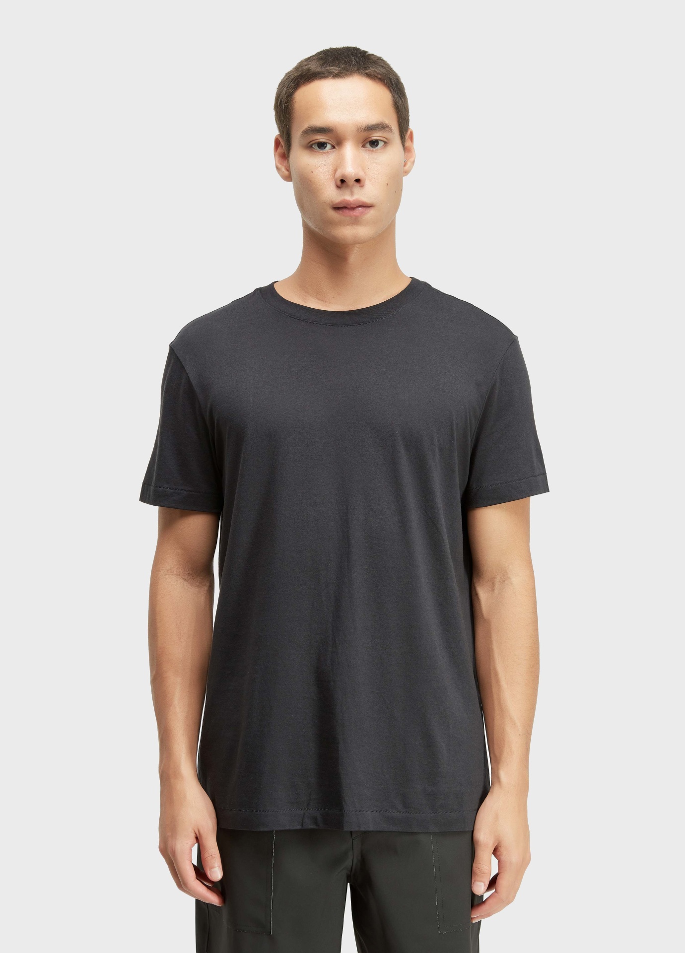 T-shirt Supersoft Color Osklen T-shirt preta masculina de manga curta com gola redonda