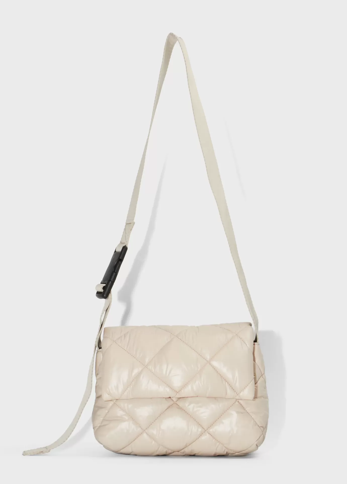 Bolsa Small Nylon Crossbody Matelassê Osklen Mala de ombro bege acolchoada com alça ajustável