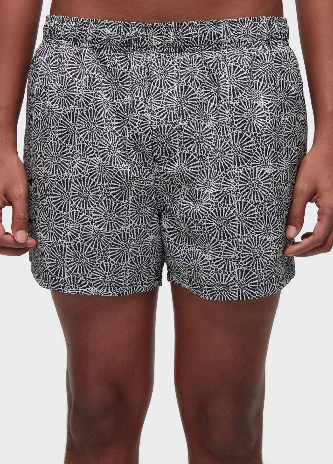 Calções de banho com padrão circular preto e branco