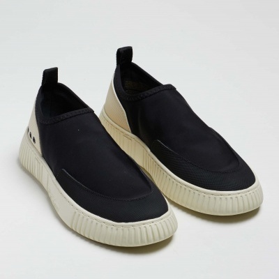 Sapatilhas desportivas slip-on preto com sola branca