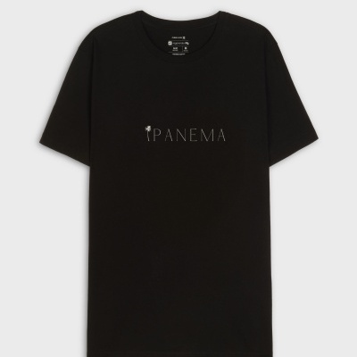 T-shirt preta com texto PANEMA e palmeira cinza claro no centro
