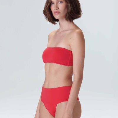 Biquini vermelho bandeau com cueca cintura alta