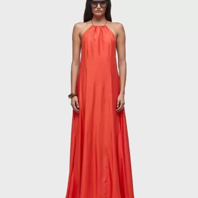Vestido longo laranja cetim com decote halter