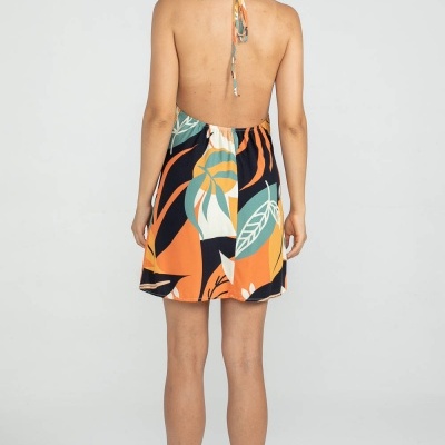 Vestido curto de alças com estampado de folhas coloridas e decote nas costas
