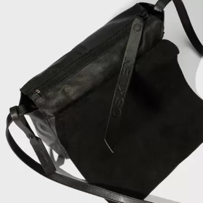 Mala preta Kenzo em couro e camurça com fecho de correr e alça fina