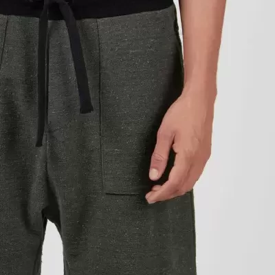 Calções verdes escuros com cós preto e cordão ajustável